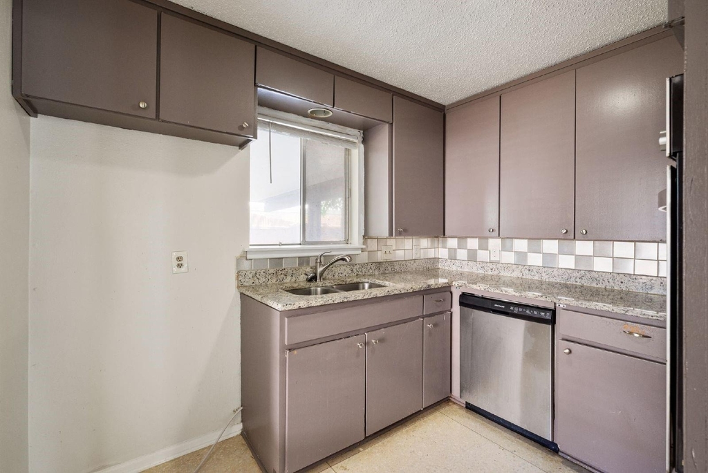 4913 Westlake Drive - Photo 11