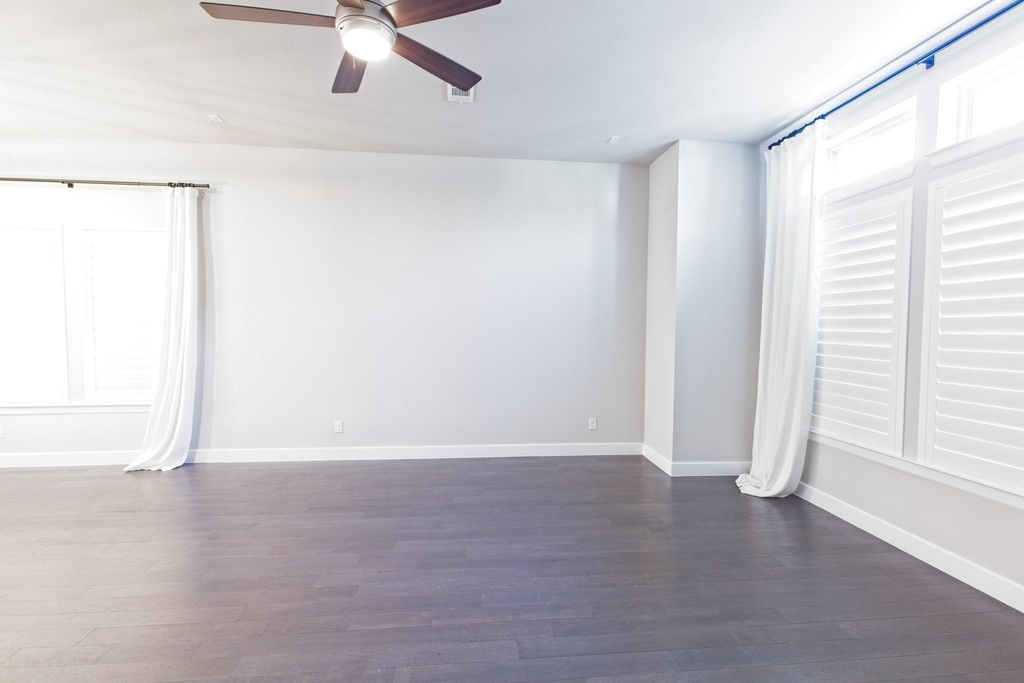 5319 Holland Avenue - Photo 11