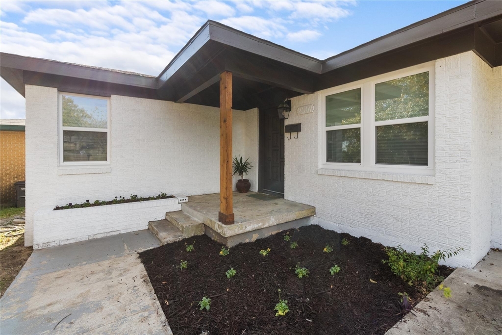 2907 Clinton Avenue - Photo 0