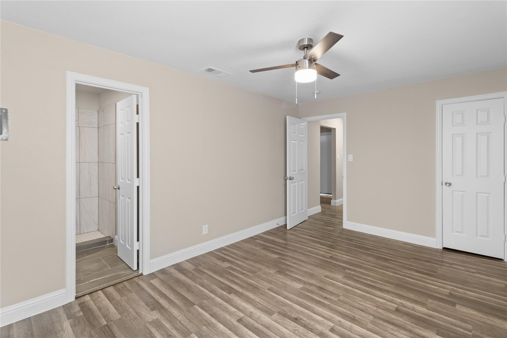 2907 Clinton Avenue - Photo 3