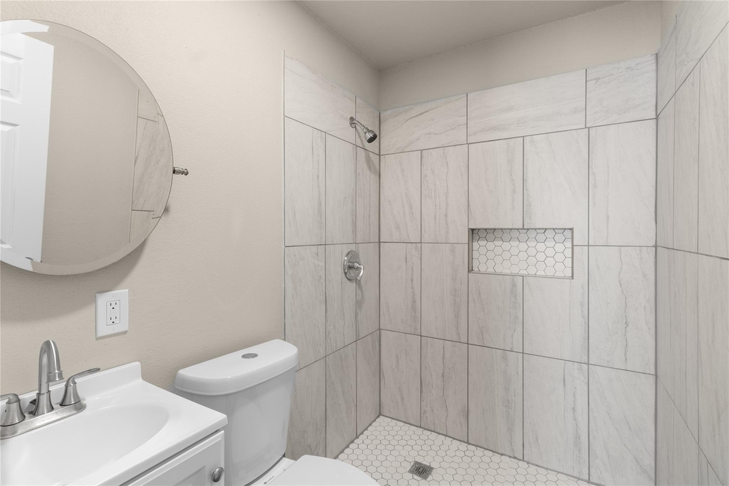 2907 Clinton Avenue - Photo 5