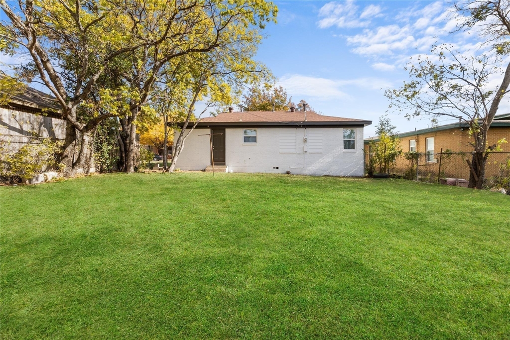 2907 Clinton Avenue - Photo 9