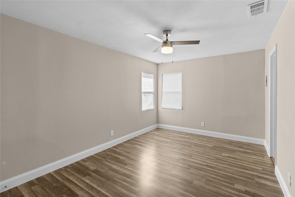 2907 Clinton Avenue - Photo 4