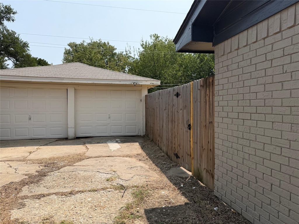 2509 Normont Circle - Photo 12