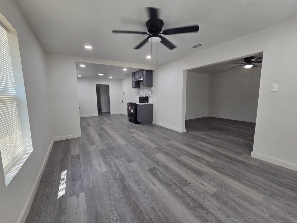 2835 Oakdale Street - Photo 2