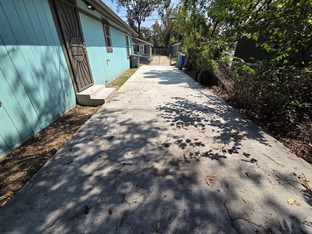 2835 Oakdale Street - Photo 1