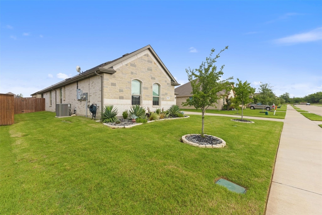 1029 Greencove Drive - Photo 5