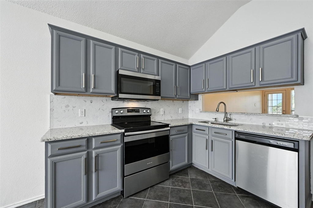 1455 Morrison Drive - Photo 2