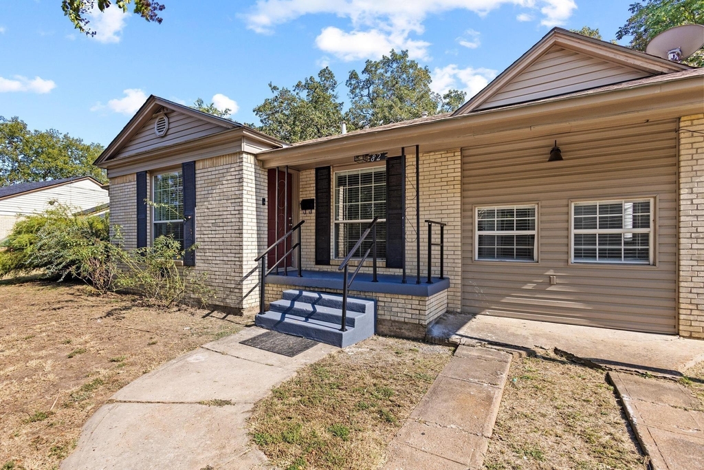 82 Vaughn Drive - Photo 0