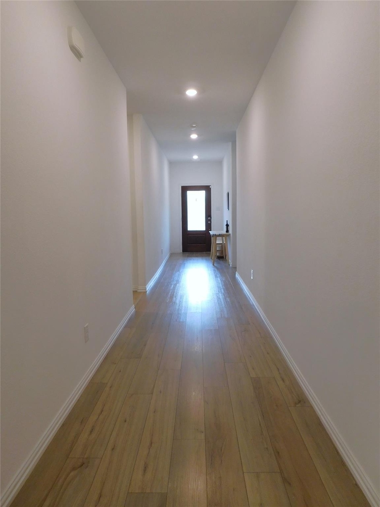 3500 Kingsview Drive - Photo 2