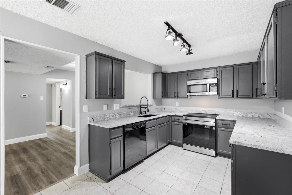 2909 Menlo Park Lane - Photo 11