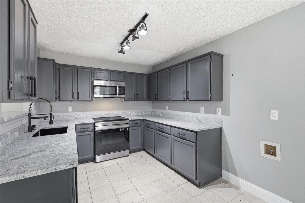 2909 Menlo Park Lane - Photo 9