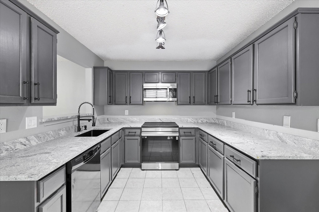 2909 Menlo Park Lane - Photo 10
