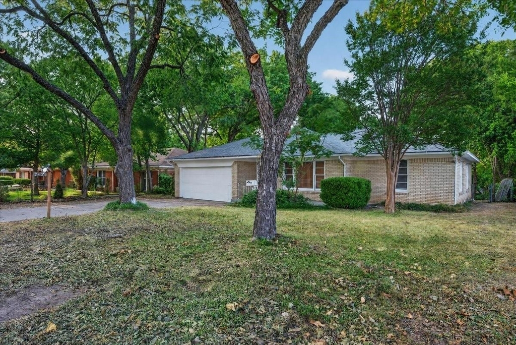 7433 Vallejo Drive - Photo 2