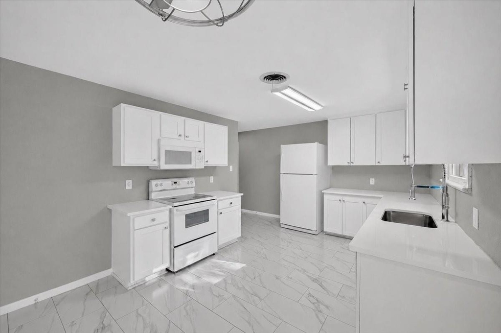 7433 Vallejo Drive - Photo 8
