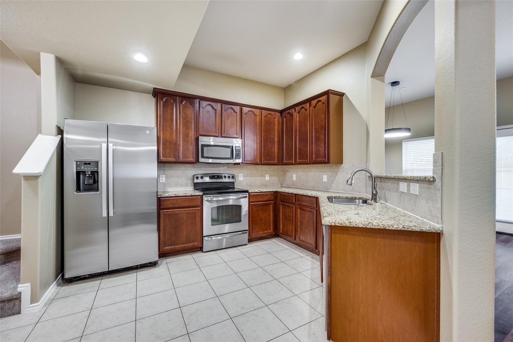 1123 Sophia Street - Photo 3