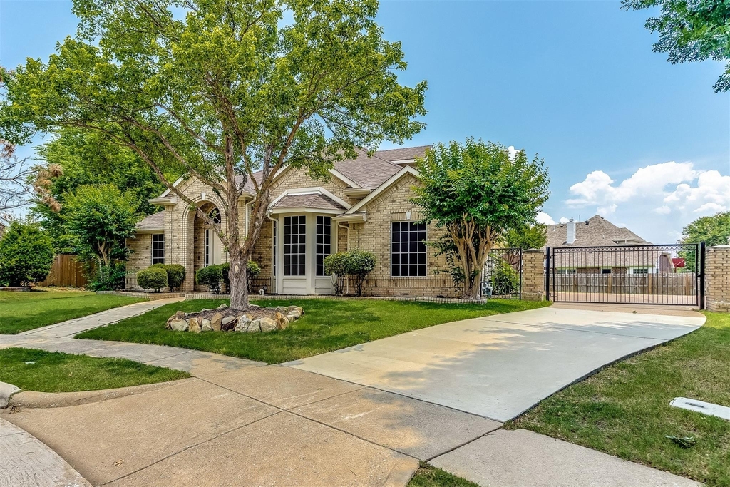 204 Forest Lane - Photo 1