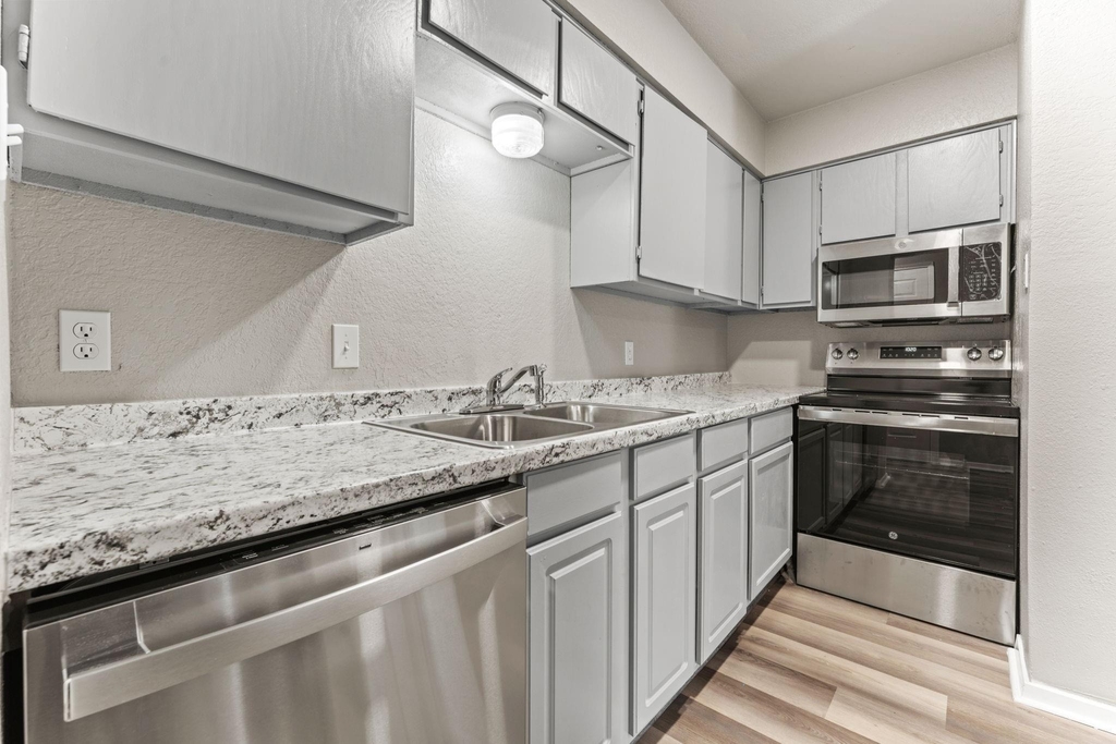 2512 Windy Pine Lane - Photo 0