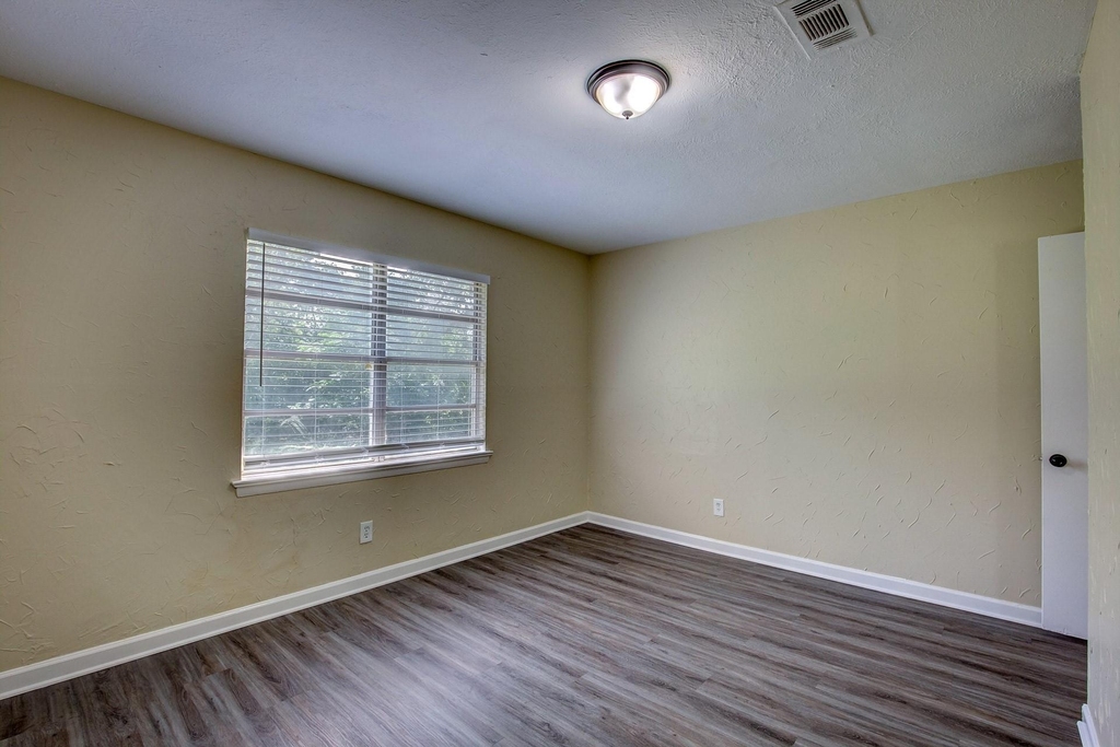 820 Collin Drive - Photo 13