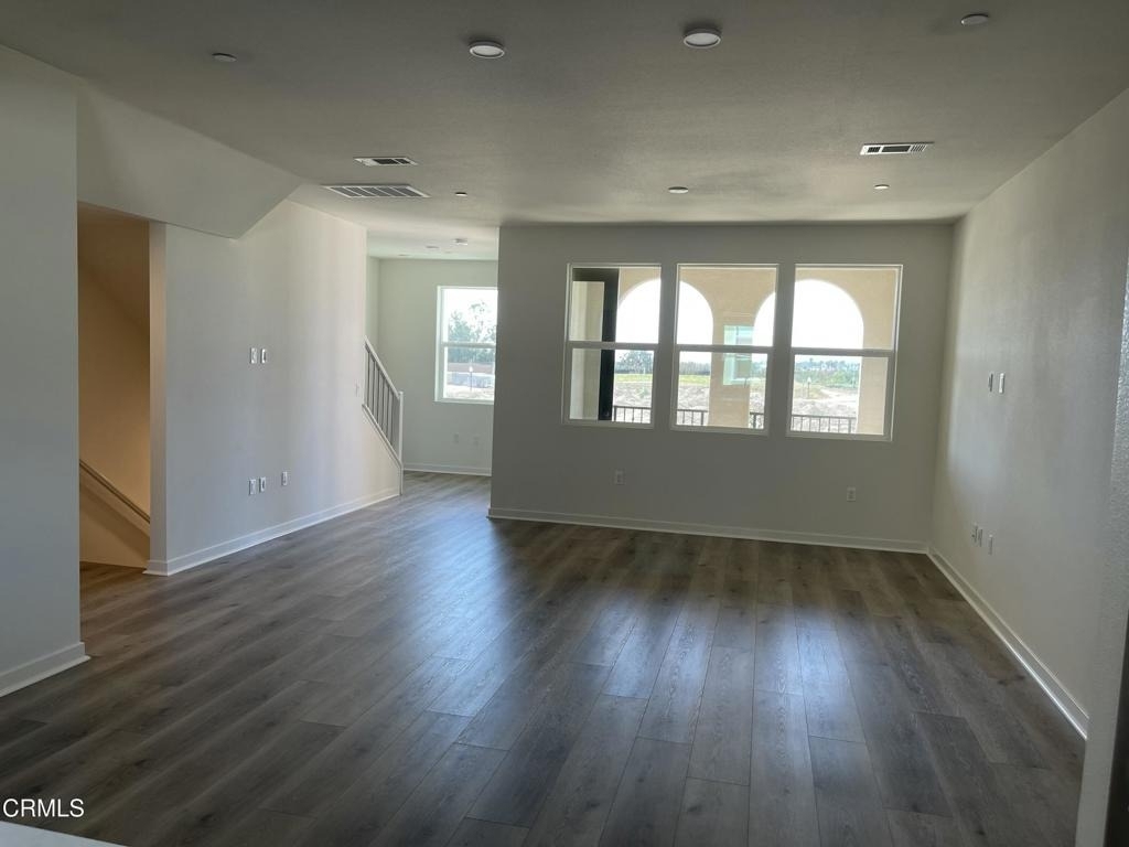 633 Winchester Drive - Photo 4