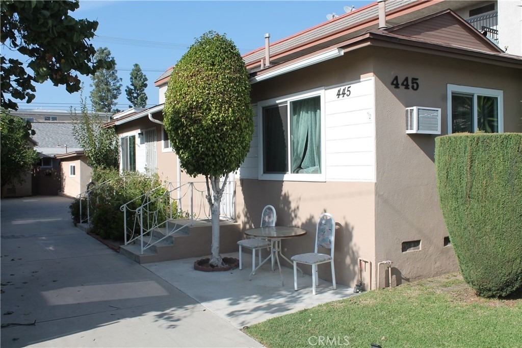 445 E Providencia Avenue - Photo 0