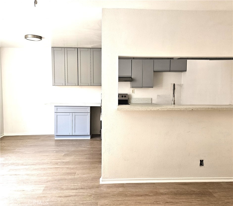 426 E Hullett - Photo 2