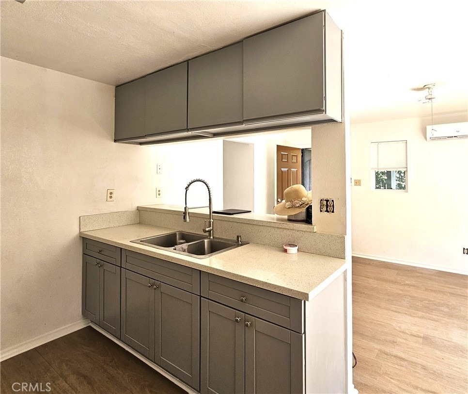 426 E Hullett - Photo 4