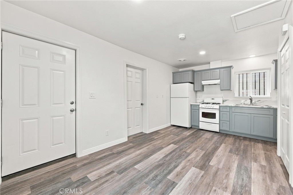10646 S Wilton Place - Photo 4