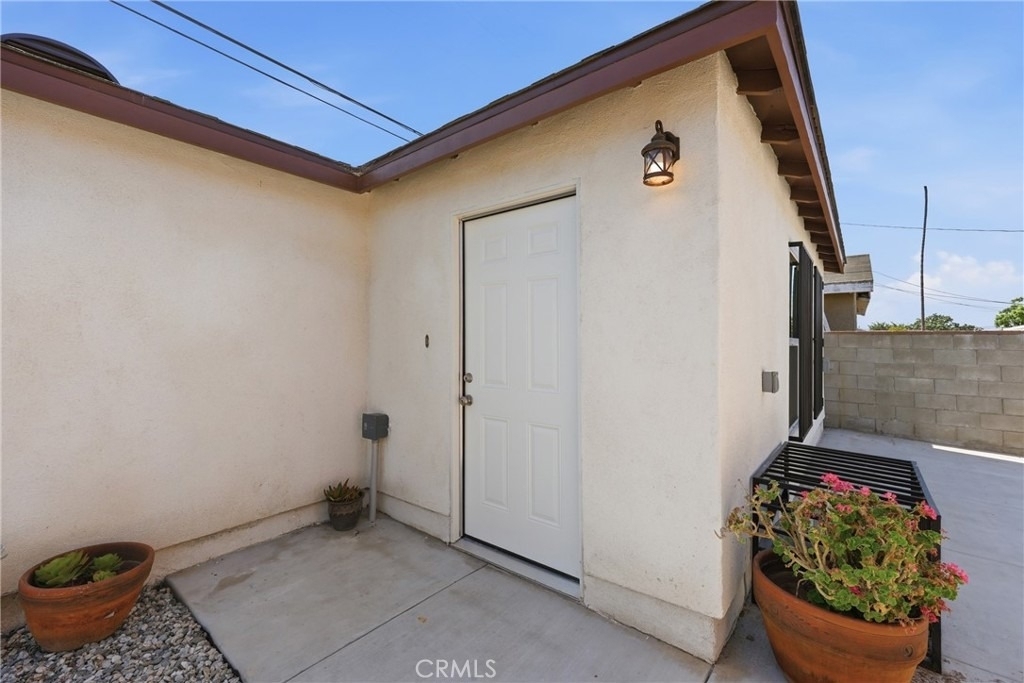 10646 S Wilton Place - Photo 3