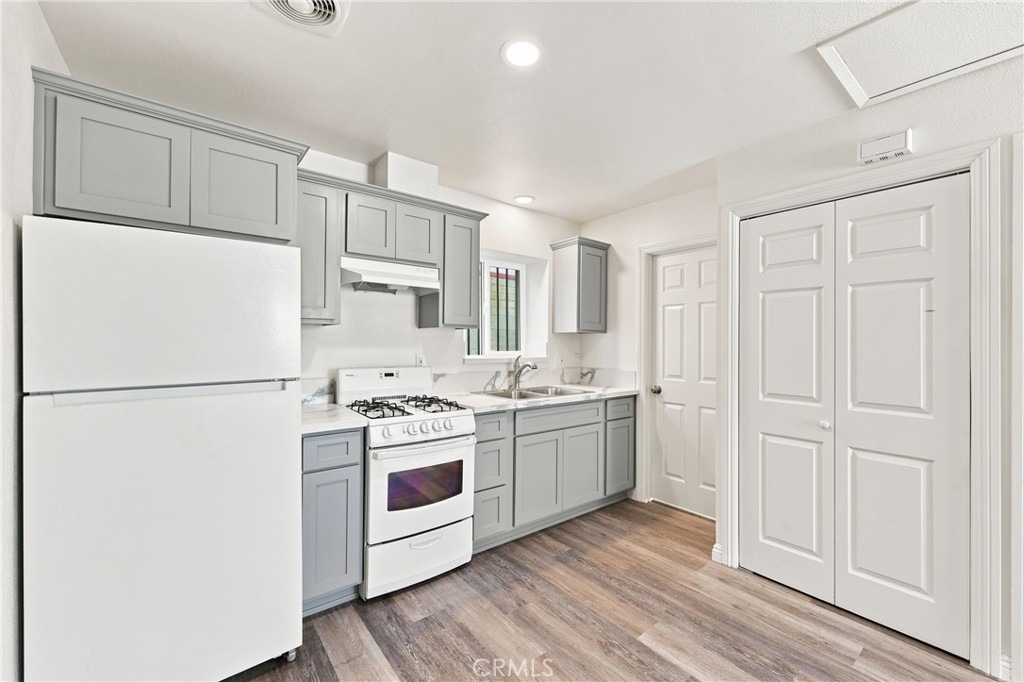 10646 S Wilton Place - Photo 13
