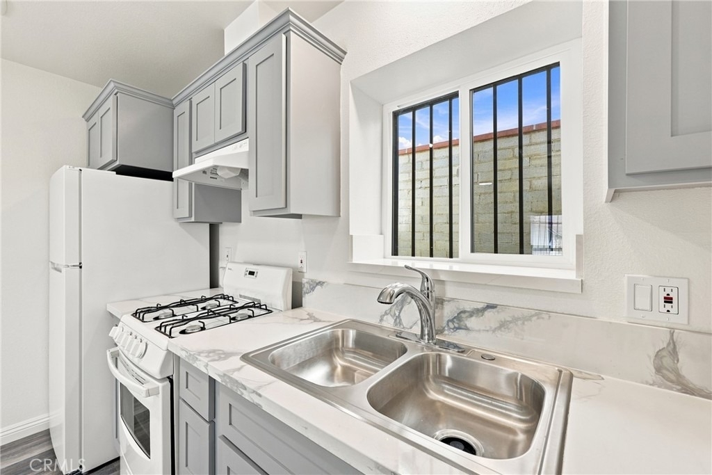 10646 S Wilton Place - Photo 12