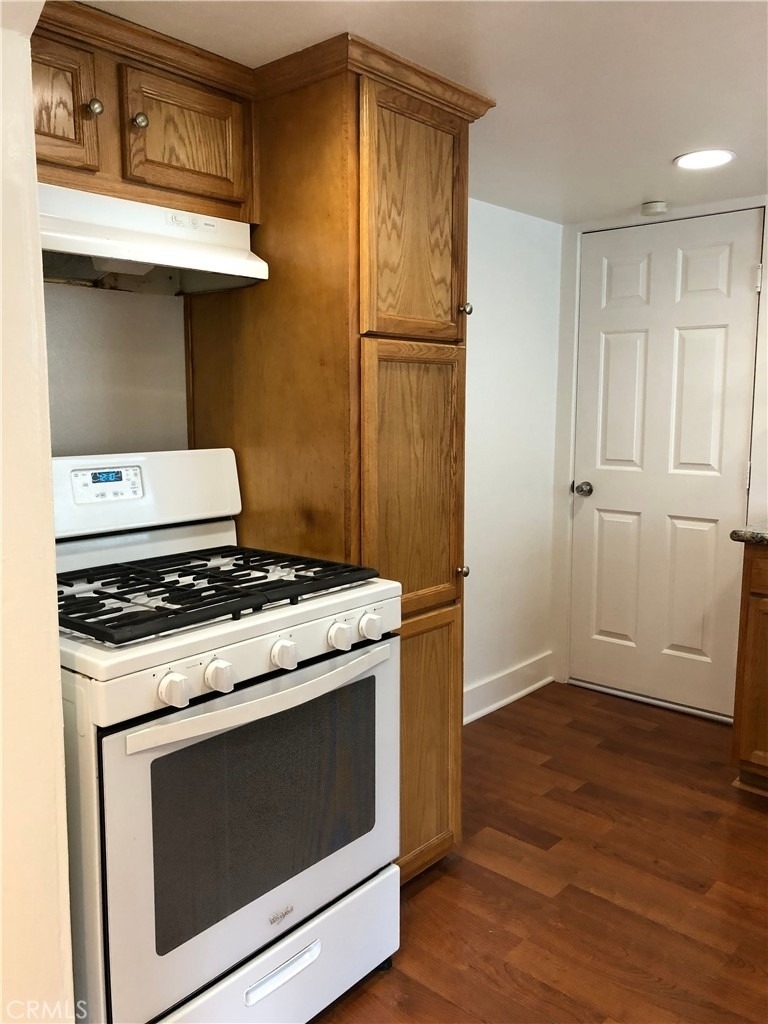 933 10th Street - Photo 6