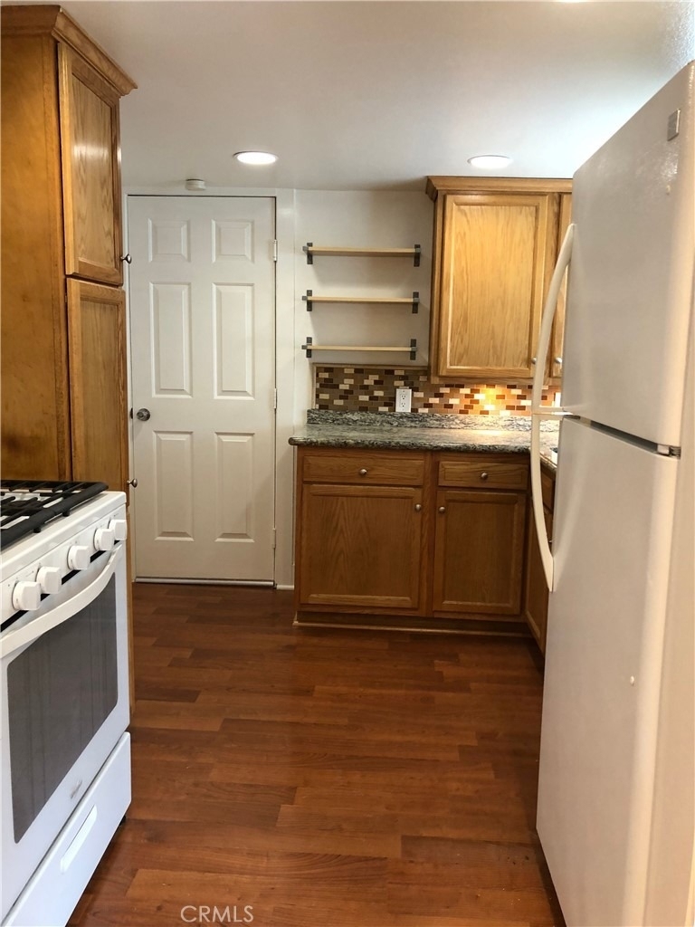 933 10th Street - Photo 5