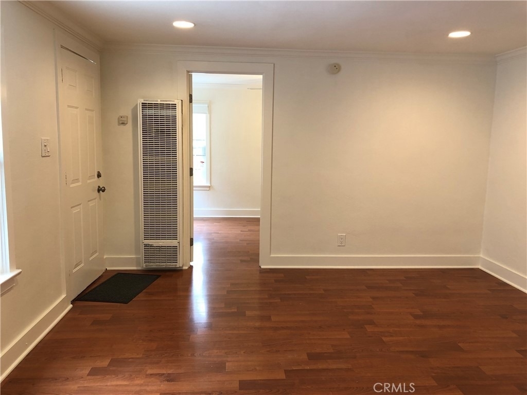 933 10th Street - Photo 3