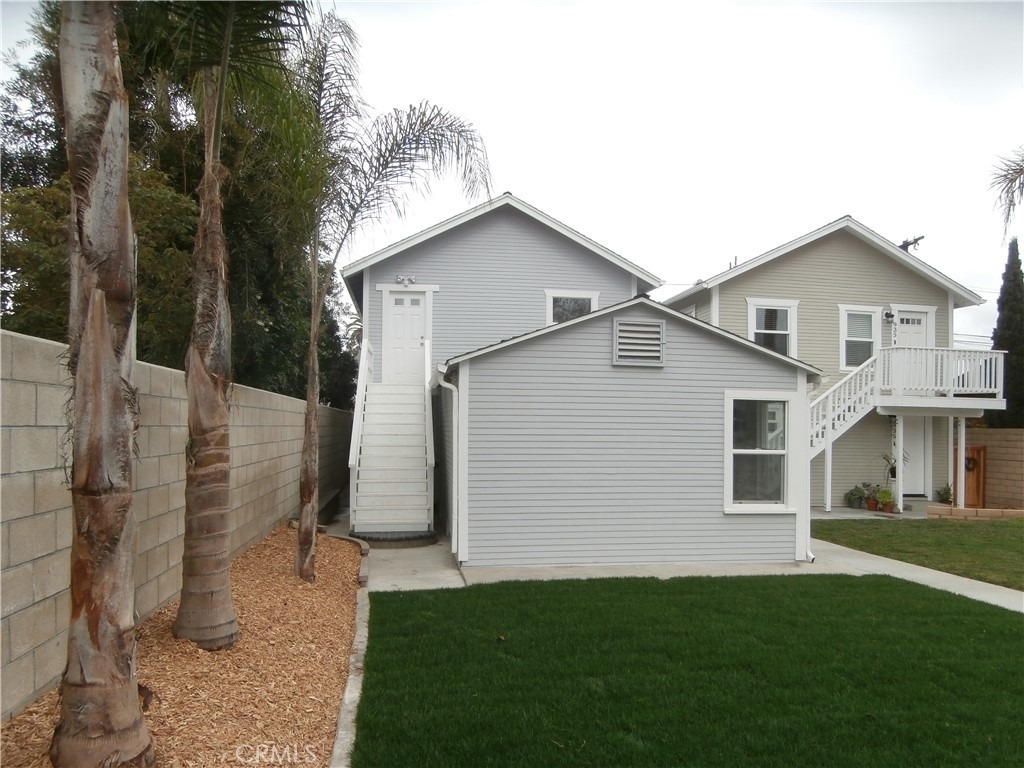933 10th Street - Photo 0