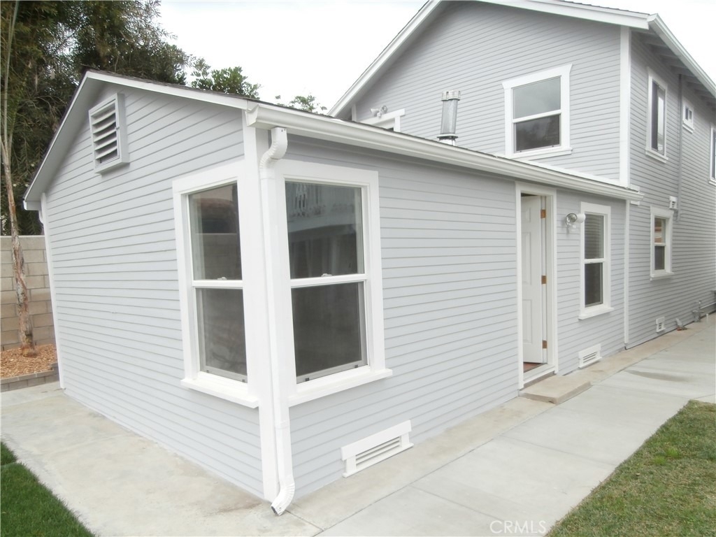 933 10th Street - Photo 1
