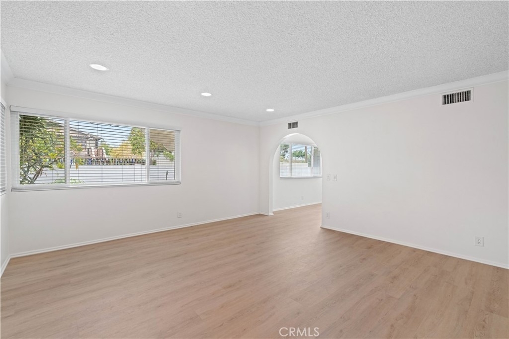 1019 E Walnut Avenue - Photo 5