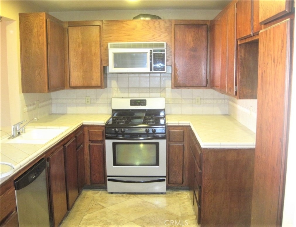 2441 Sylvian - Photo 1