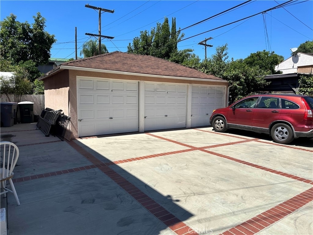 1609 E Chevy Chase Drive - Photo 17