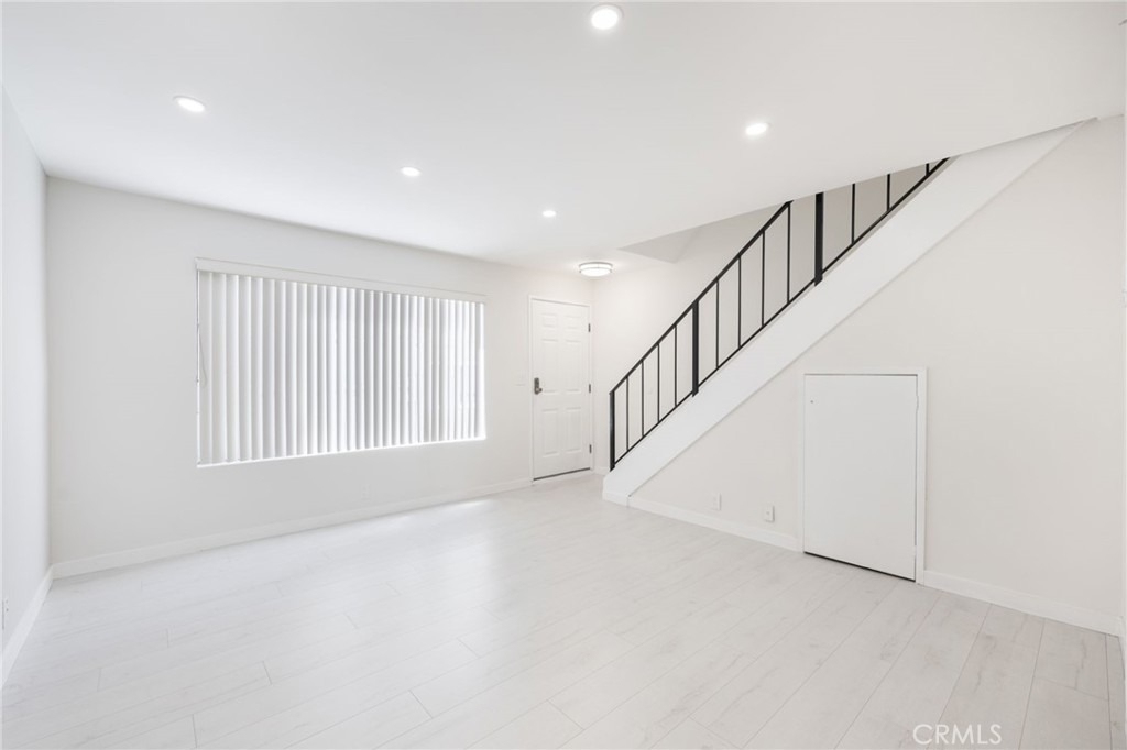333 Riverdale Drive - Photo 3