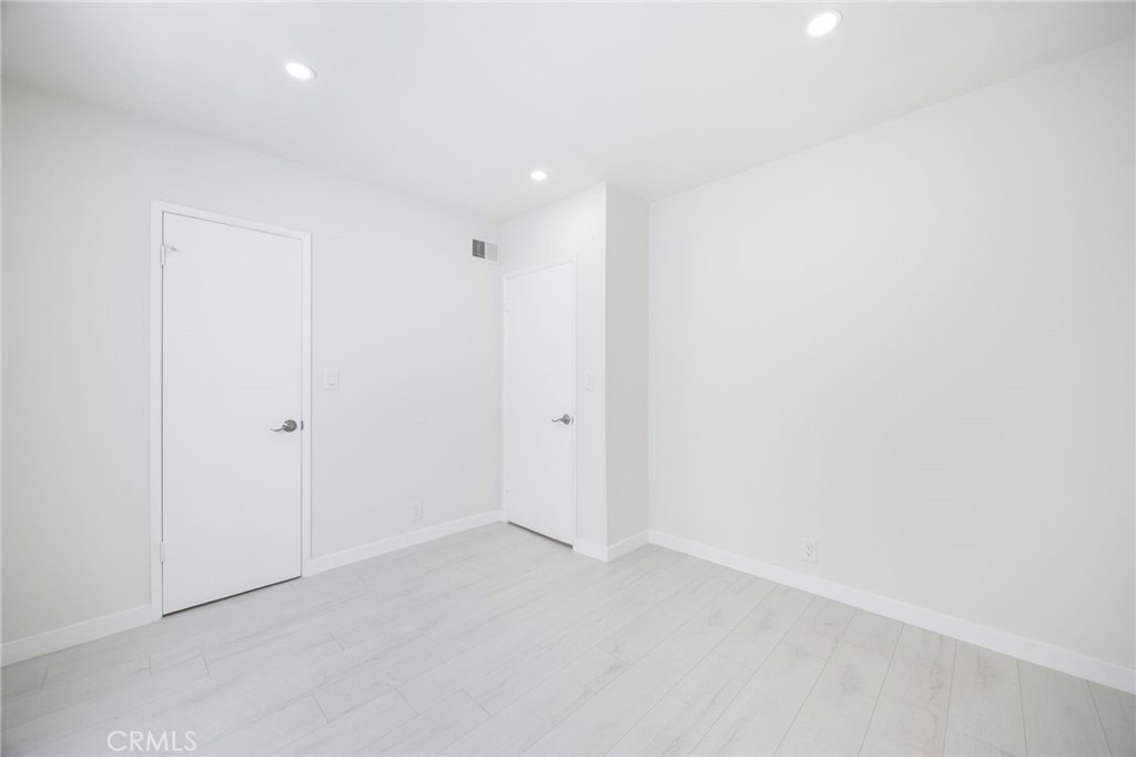 333 Riverdale Drive - Photo 11