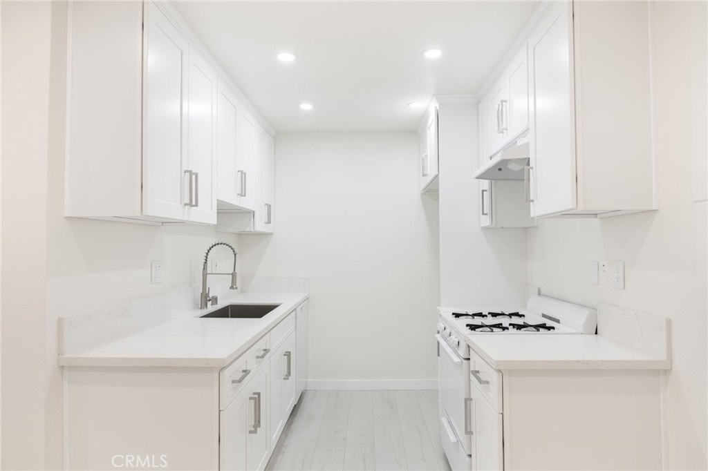 333 Riverdale Drive - Photo 4