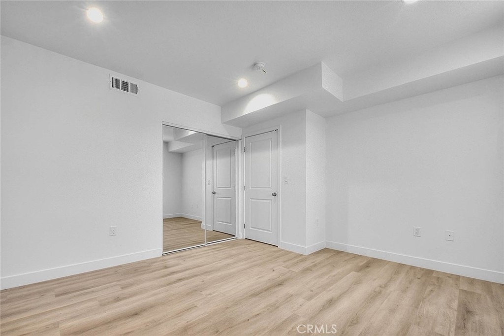 5852 Vineland - Photo 20