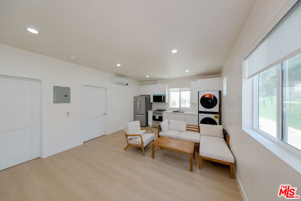 235 N Chicago Street - Photo 2