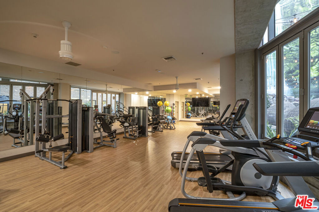 727 W 7th Street - Photo 3