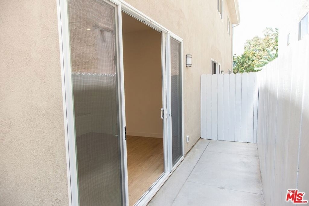 508 N Kings Road - Photo 11