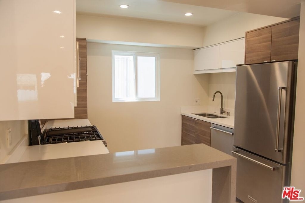 508 N Kings Road - Photo 13