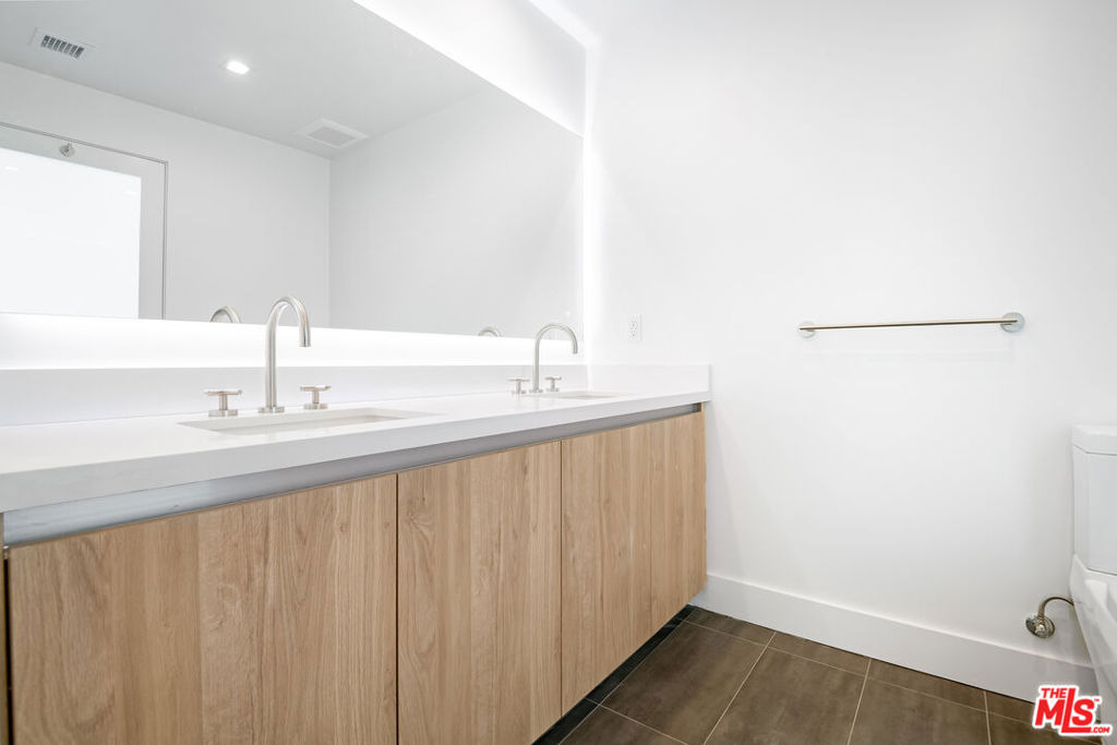 8555 Colgate Avenue - Photo 9
