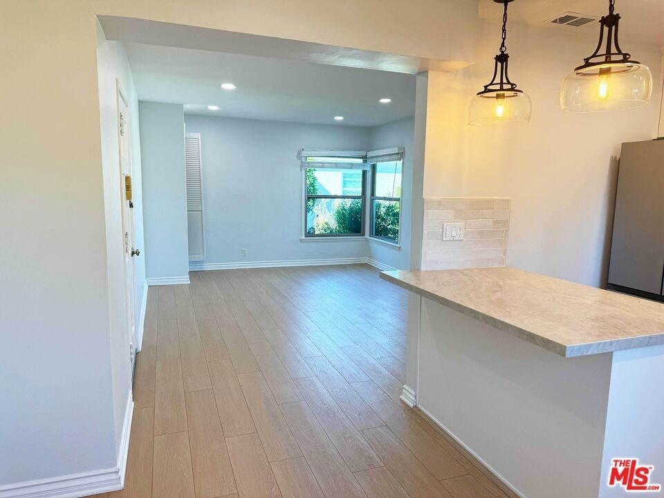 4125 1/2 W Toluca Lake Avenue - Photo 2