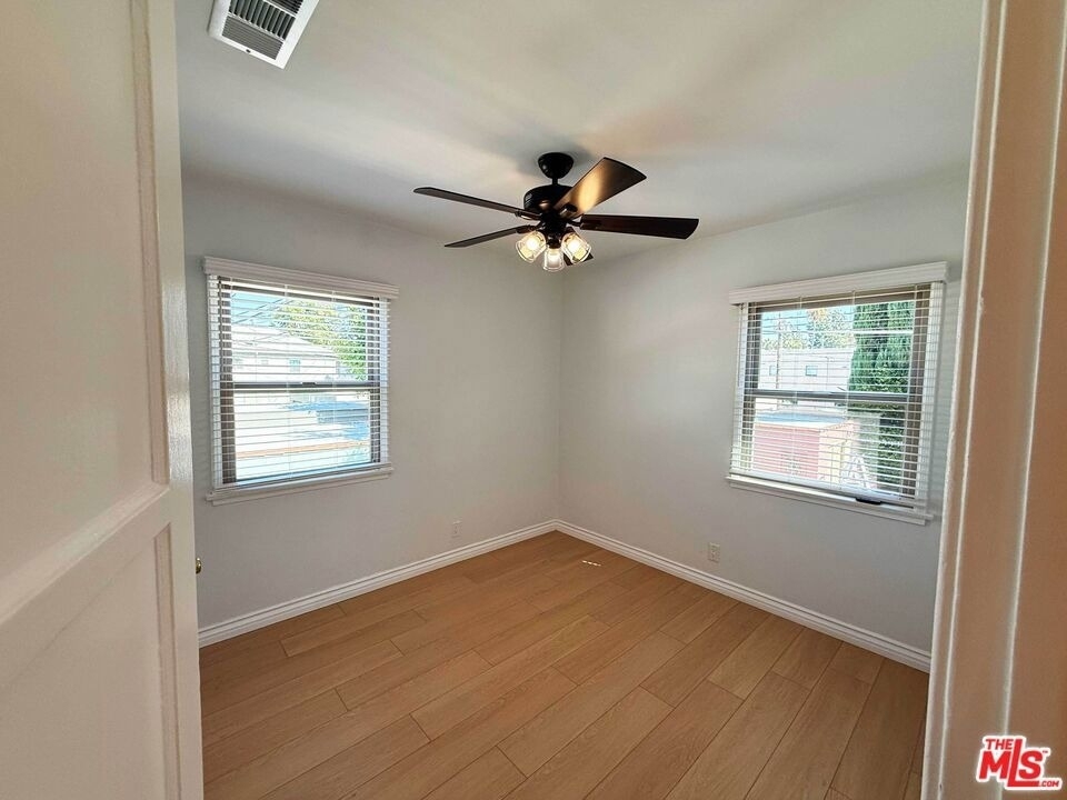 4125 1/2 W Toluca Lake Avenue - Photo 28